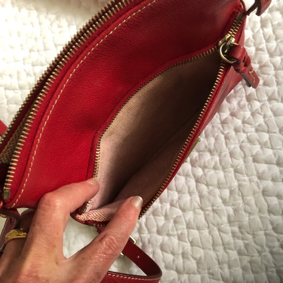 Dooney and Bourke Letter Carrier bag. Color Red - Picture 2 of 4